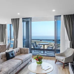 Отель Meriton Southport